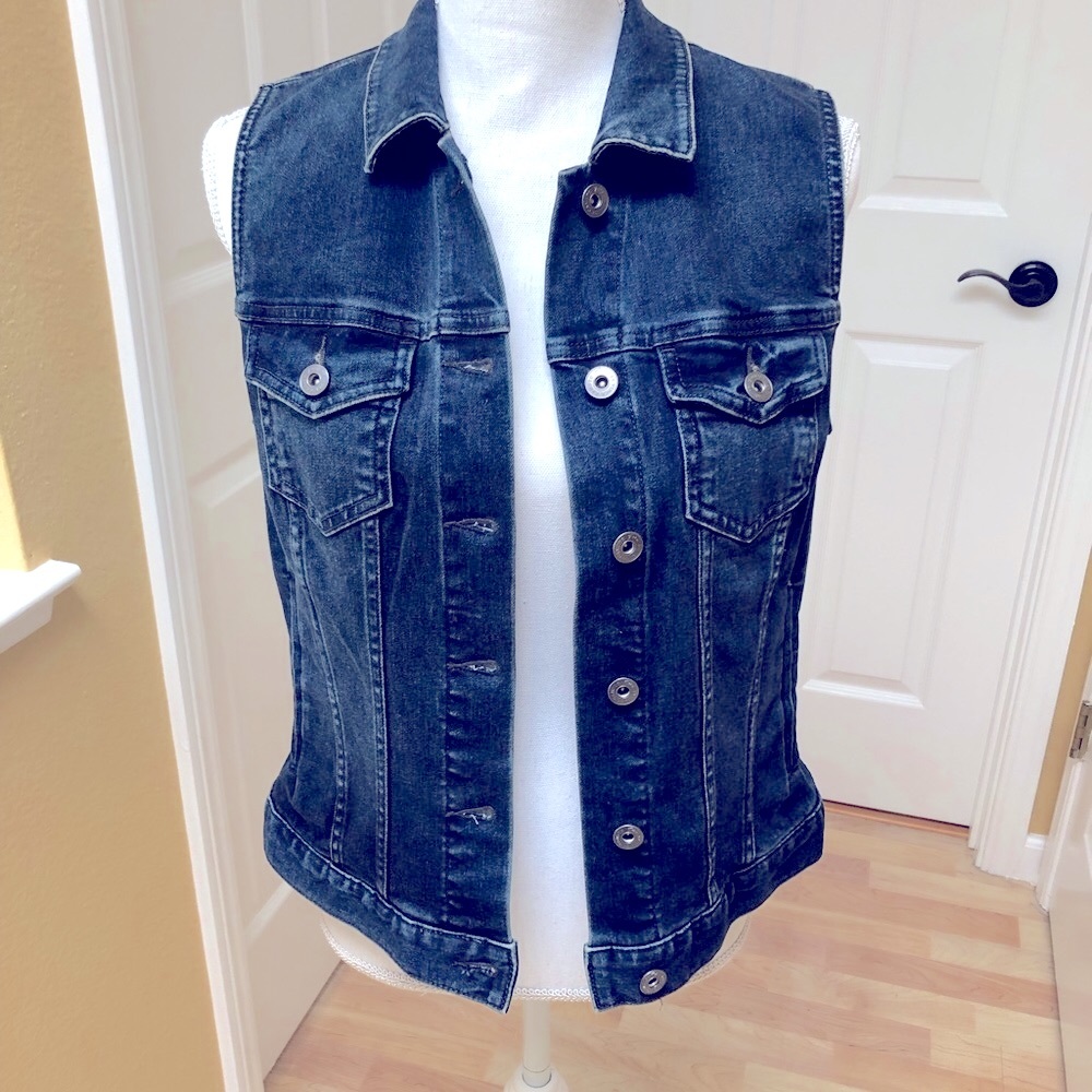 Vince Camuto Denim & Crochet Vest NWOT - Picture 3 of 7